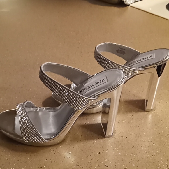 Shoes - Picture 4 of 4